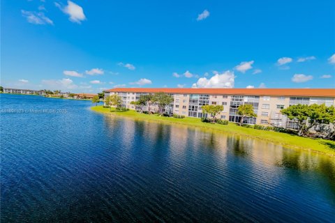 Condo in Pembroke Pines, Florida, 1 bedroom  № 1944114 - photo 28
