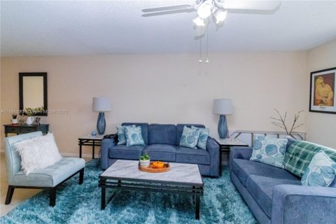 Condo in Pembroke Pines, Florida, 1 bedroom  № 1944114 - photo 20