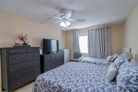 Condo in Pembroke Pines, Florida, 1 bedroom  № 1944114 - photo 23