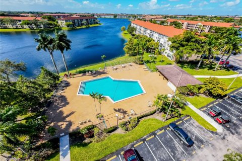Condo in Pembroke Pines, Florida, 1 bedroom  № 1944114 - photo 29