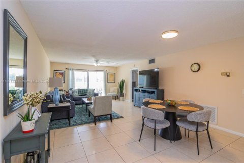 Condo in Pembroke Pines, Florida, 1 bedroom  № 1944114 - photo 18