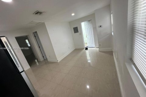 Casa en alquiler en Miami, Florida, 2 dormitorios, 147.62 m2 № 2011279 - foto 4