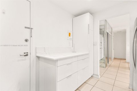 Condominio en alquiler en Sunny Isles Beach, Florida, 1 dormitorio, 70.79 m2 № 2012414 - foto 7