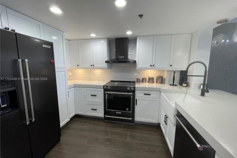 Condominio en alquiler en Miami Beach, Florida, 2 dormitorios, 96.06 m2 № 1978009 - foto 2