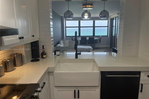 Condominio en alquiler en Miami Beach, Florida, 2 dormitorios, 96.06 m2 № 1978009 - foto 8