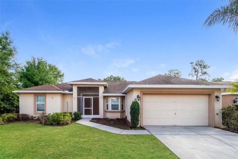 House in Winter Haven, Florida 3 bedrooms, 140.56 sq.m. № 1846587 - photo 1
