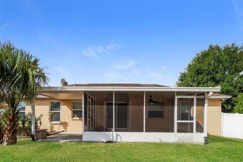House in Winter Haven, Florida 3 bedrooms, 140.56 sq.m. № 1846587 - photo 15
