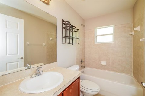 House in Winter Haven, Florida 3 bedrooms, 140.56 sq.m. № 1846587 - photo 13