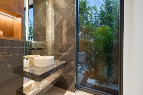 Villa ou maison à vendre à Miami Beach, Floride: 4 chambres, 445.56 m2 № 1956625 - photo 24
