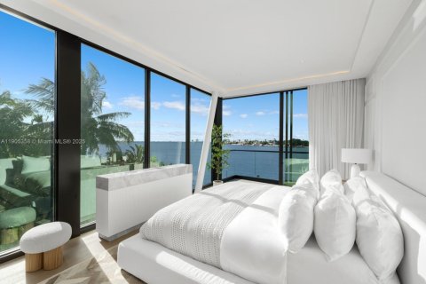 Villa ou maison à vendre à Miami Beach, Floride: 4 chambres, 445.56 m2 № 1956625 - photo 12
