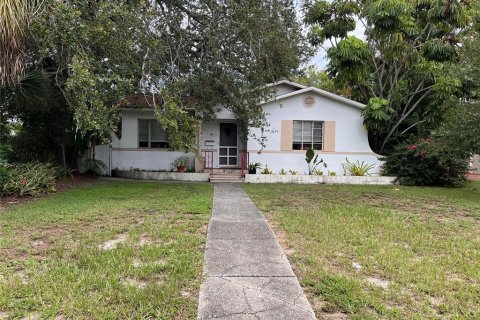 Apartment in Saint Petersburg, Florida 1 bedroom, 40.13 sq.m. № 1917367 - photo 1