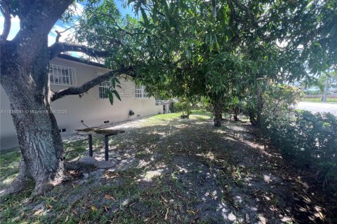 Villa ou maison à vendre à North Miami, Floride: 3 chambres, 94.2 m2 № 1825745 - photo 30