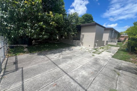Villa ou maison à vendre à North Miami, Floride: 3 chambres, 94.2 m2 № 1825745 - photo 1