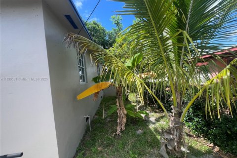 Villa ou maison à vendre à North Miami, Floride: 3 chambres, 94.2 m2 № 1825745 - photo 18
