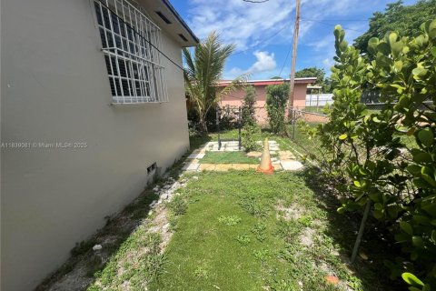 Villa ou maison à vendre à North Miami, Floride: 3 chambres, 94.2 m2 № 1825745 - photo 20