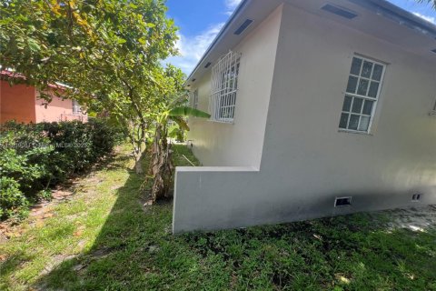 Villa ou maison à vendre à North Miami, Floride: 3 chambres, 94.2 m2 № 1825745 - photo 28
