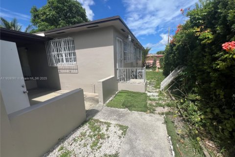 Villa ou maison à vendre à North Miami, Floride: 3 chambres, 94.2 m2 № 1825745 - photo 13