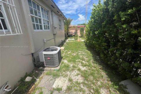 Villa ou maison à vendre à North Miami, Floride: 3 chambres, 94.2 m2 № 1825745 - photo 21