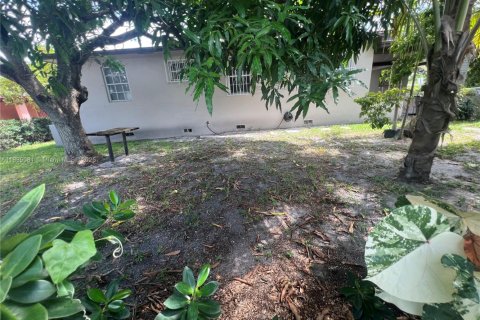 Villa ou maison à vendre à North Miami, Floride: 3 chambres, 94.2 m2 № 1825745 - photo 2