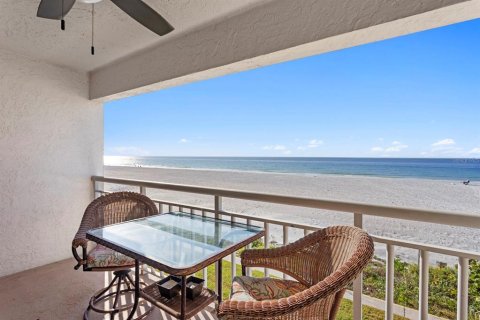 Condo in Belleair Beach, Florida, 3 bedrooms № 2139304