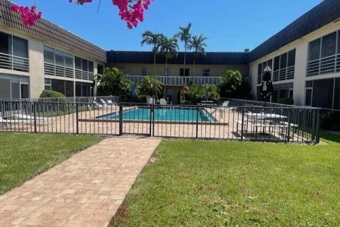 Condo in North Palm Beach, Florida, 1 bedroom № 2278139 - photo 15