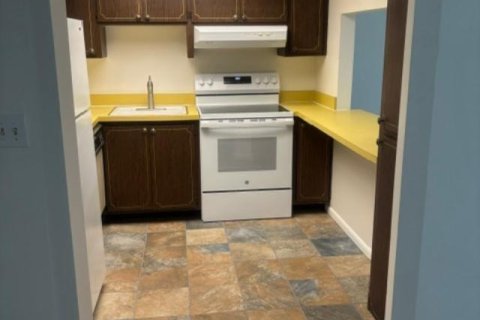 Condo in North Palm Beach, Florida, 1 bedroom № 2278139 - photo 7