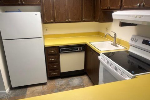 Condo in North Palm Beach, Florida, 1 bedroom № 2278139 - photo 6