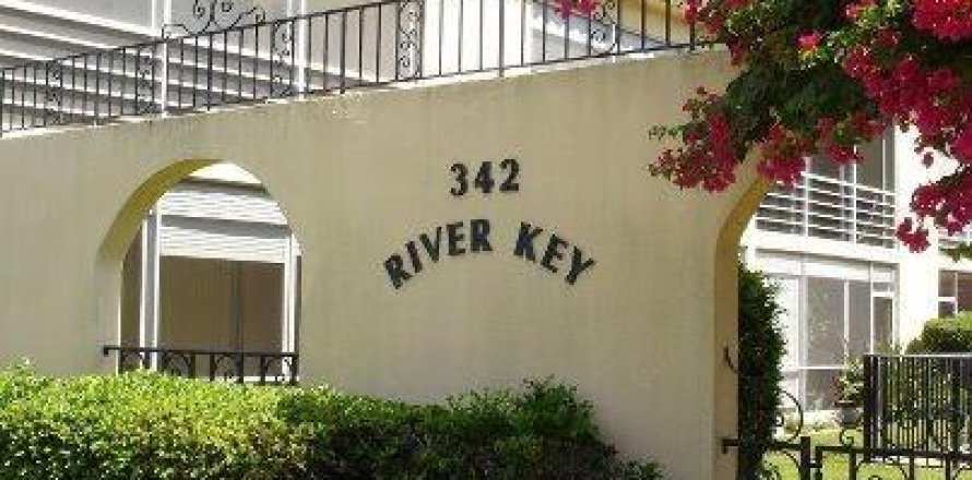 Condo in North Palm Beach, Florida, 1 bedroom № 2278139