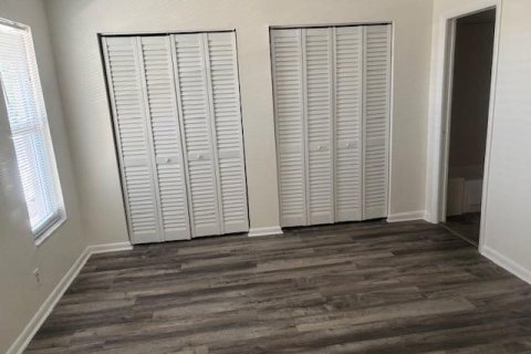 Condo in North Palm Beach, Florida, 1 bedroom № 2278139 - photo 11