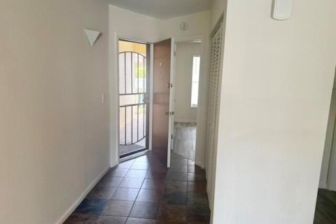 Condo in North Palm Beach, Florida, 1 bedroom № 2278139 - photo 3