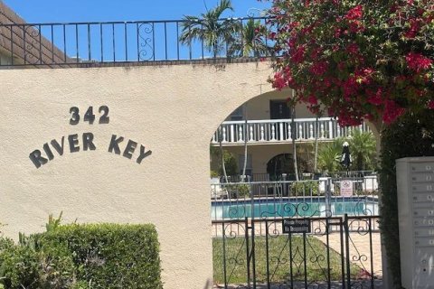 Condo in North Palm Beach, Florida, 1 bedroom № 2278139 - photo 19