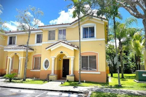 Adosado en alquiler en Homestead, Florida, 4 dormitorios, 140.19 m2 № 1695473 - foto 1