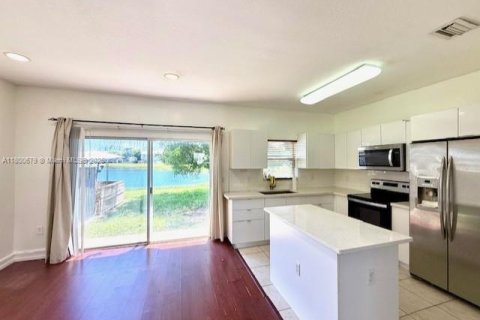 Adosado en alquiler en Homestead, Florida, 4 dormitorios, 140.19 m2 № 1695473 - foto 2