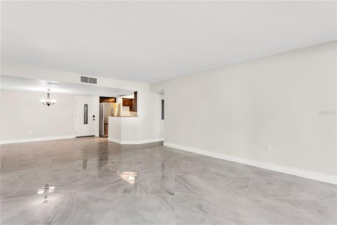 Condominio en venta en Treasure Island, Florida, 2 dormitorios, 121.52 m2 № 2226925 - foto 10