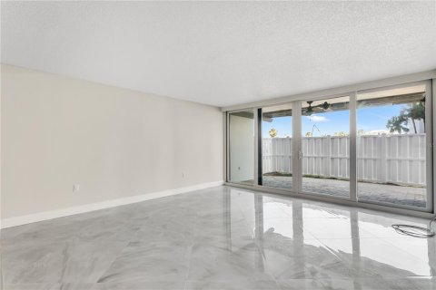 Condominio en venta en Treasure Island, Florida, 2 dormitorios, 121.52 m2 № 2226925 - foto 2