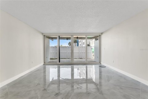 Condominio en venta en Treasure Island, Florida, 2 dormitorios, 121.52 m2 № 2226925 - foto 3