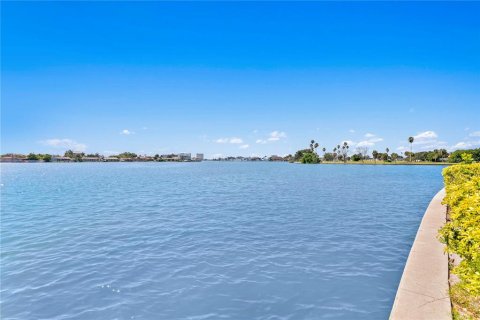Condominio en venta en Treasure Island, Florida, 2 dormitorios, 121.52 m2 № 2226925 - foto 30