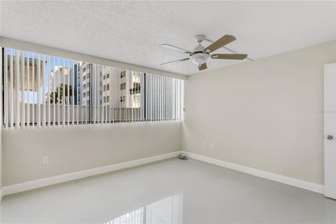 Condominio en venta en Treasure Island, Florida, 2 dormitorios, 121.52 m2 № 2226925 - foto 11