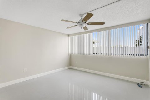 Condominio en venta en Treasure Island, Florida, 2 dormitorios, 121.52 m2 № 2226925 - foto 17