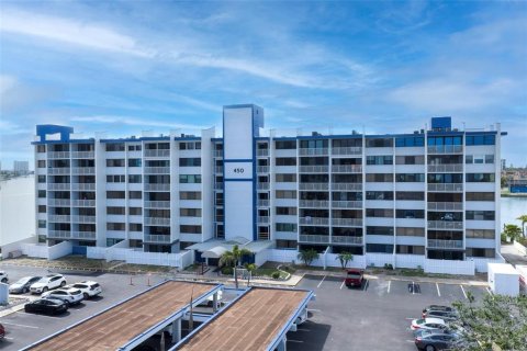 Condo in Treasure Island, Florida, 2 bedrooms  № 2226925