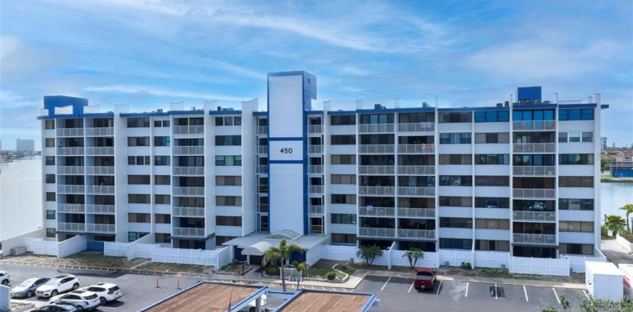 Condominio en Treasure Island, Florida, 2 dormitorios № 2226925