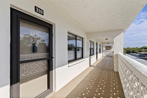 Copropriété à vendre à Saint Petersburg, Floride: 2 chambres, 95.22 m2 № 2110158 - photo 2