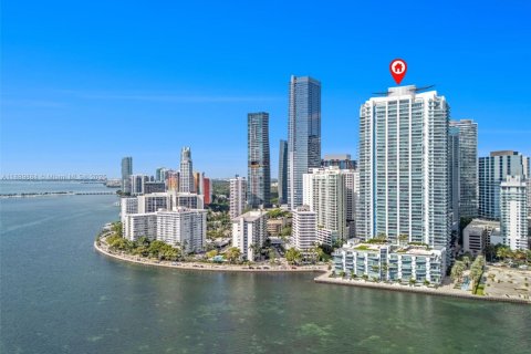 Condo in Miami, Florida, 2 bedrooms  № 1946935 - photo 1