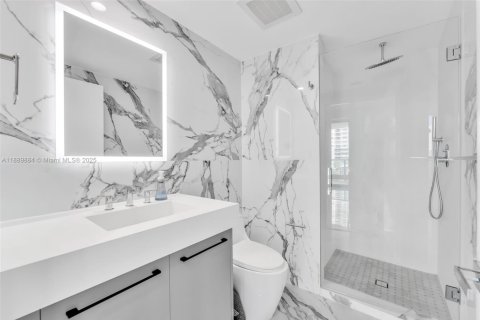 Condo in Miami, Florida, 2 bedrooms  № 1946935 - photo 22