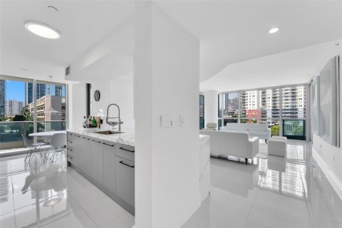 Condo in Miami, Florida, 2 bedrooms  № 1946935 - photo 4
