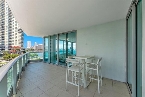 Condo in Miami, Florida, 2 bedrooms  № 1946935 - photo 13