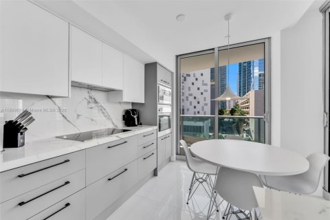 Condo in Miami, Florida, 2 bedrooms  № 1946935 - photo 10