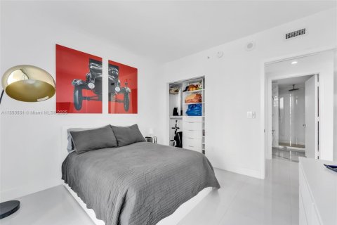 Condo in Miami, Florida, 2 bedrooms  № 1946935 - photo 20