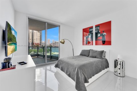 Condo in Miami, Florida, 2 bedrooms  № 1946935 - photo 21