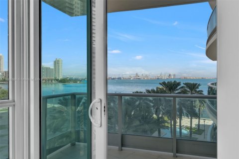 Condo in Miami, Florida, 2 bedrooms  № 1946935 - photo 8